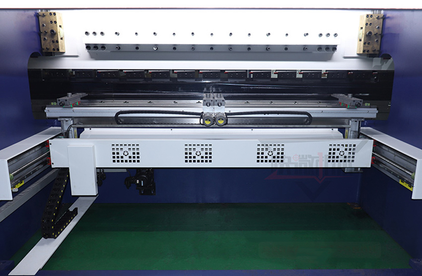 125 tonni 4100 mm 5-teljeline CNC servohüdrauliline pressiga piduri painutusmasin