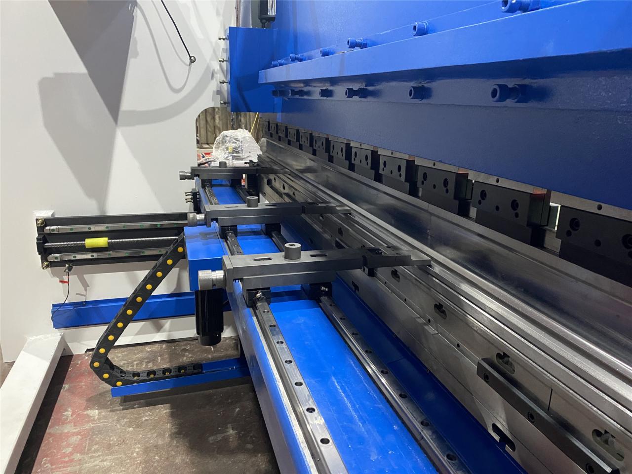 160t-4000 4-teljeline CNC hüdrauliline painutusmasin vajutage piduri