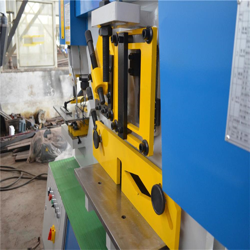 Kvaliteetne plaatide painutamine CNC hüdrauliline rauatööline masin mulgustamiseks pressimismasin