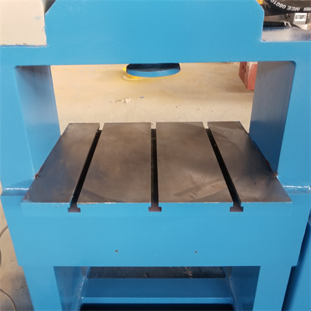 4 kolonniga hüdrauliline pressmasin metalli vormimine ja stantsimine Hüdrauliline press