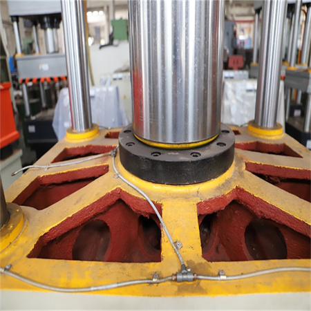 100 tonni masinatootja terasest vormimise hüdrauliline press