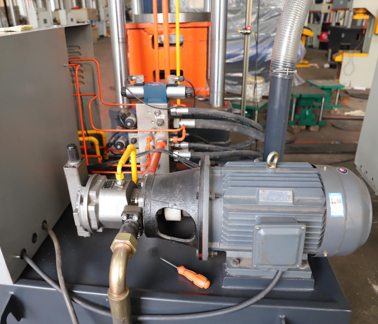 Kuumplaadi hüdrovormimise 100-tonnine stantsimismasin hüdrauliline pressmasin