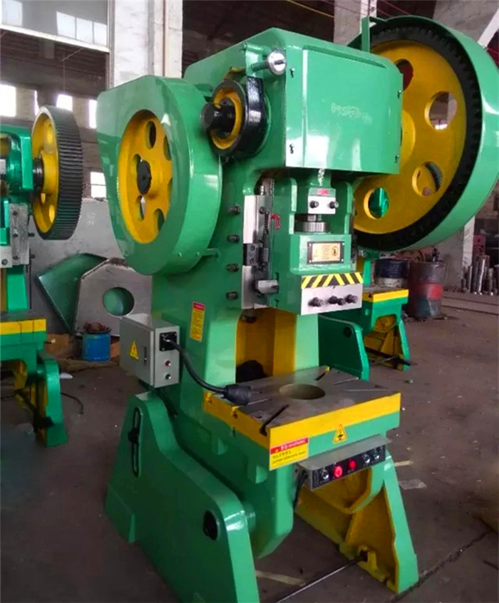 J23-seeria 10-tonnise pneumaatilise jõupressiga alumiiniumkaane mulgustamismasin