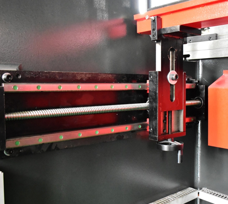 Metallplaadi pressimismasin / CNC hüdrauliline presspidurimasin