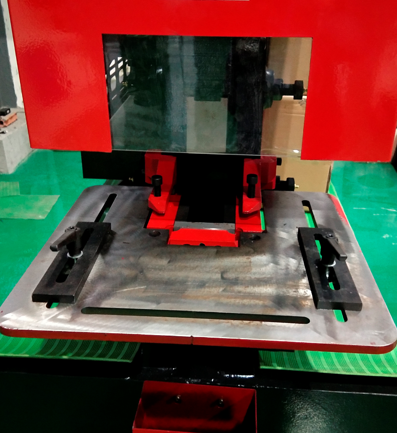 Q35y seeria hüdrauliline rauatöötleja lõikamis- ja stantsimismasin