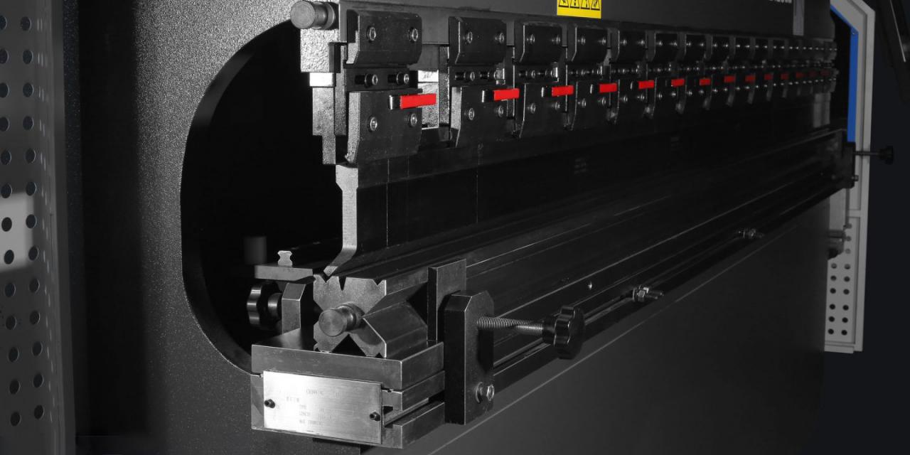 Wc67 hüdrauliline piduripressi / CNC-pressi painutusmasin / plaatide painutusmasin Hiina